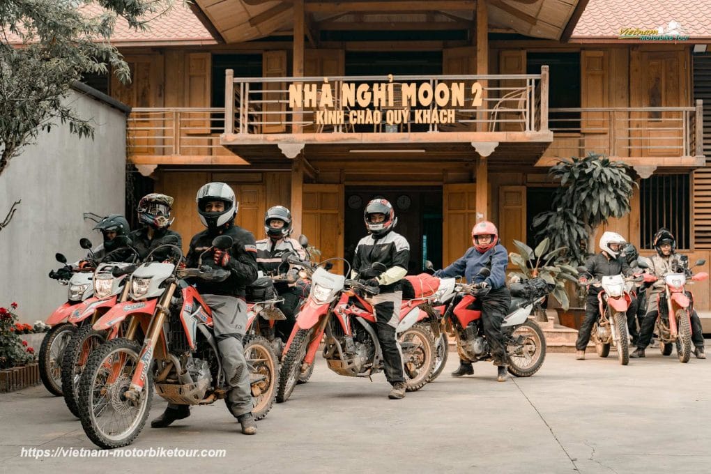 BAC HA MOTORBIKE TOUR TO HA GIANG CITY 1 - Immense North Vietnam motorbike tour to Ha Giang