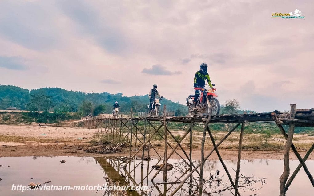 VIETNAM OFF ROAD MOTORBIKE TOUR TO SAPA 1 - How to Ride Motorbike Tour in Vietnam Safely?