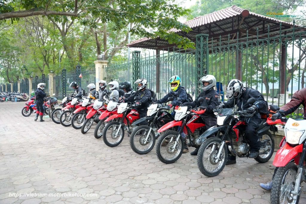  Hanoi motorbike tour to Vu Linh village
