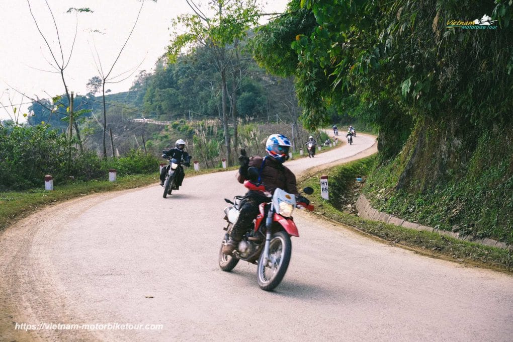 vietnam motorbike tour from hanoi to thac ba lake 6 1024x683 - STUNNING VIETNAM OFF-ROAD MOTORBIKE TOUR TO PU LUONG, MU CANG CHAI AND SAPA