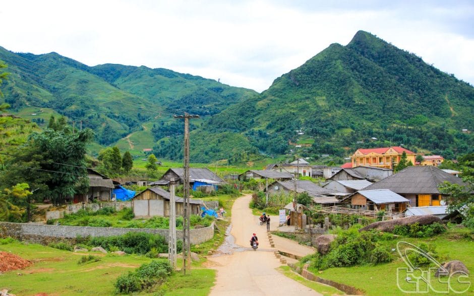 Ta Phin Village 1024x640 - Brilliant Sapa Tour By Train and Motorbike