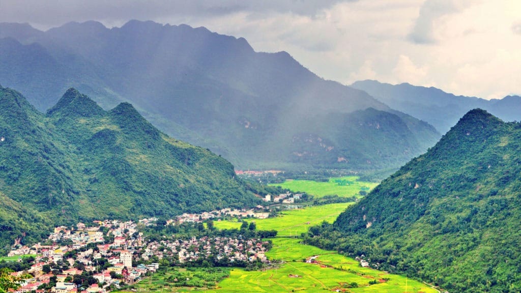 Vietnam Motorcycle Tours to Mai Chau, Phu Yen, Thac Ba Lake