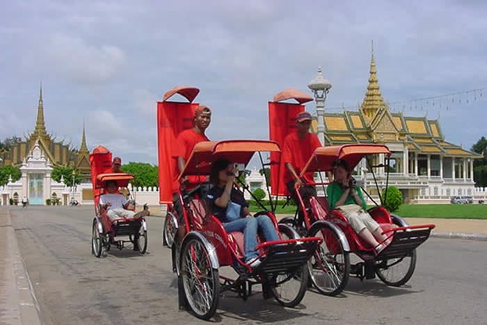 PhnomPenh Cyclo - BOUNDLESS SOUTHERN VIETNAM MOTORBIKE TOUR TO CAMBODIA - 15 DAYS