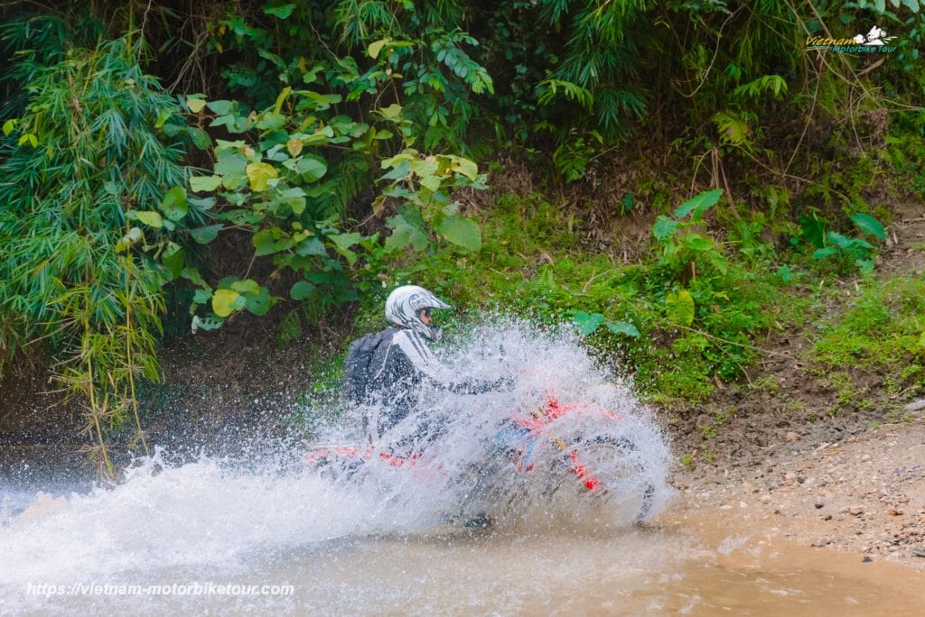 Hanoi Motorbike Tours To Ba Be Lake