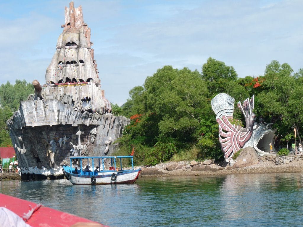 Tri Nguyen Aquarium 1024x768 - CRACKING SAIGON MOTORBIKE TOUR TO HOI AN VIA DA LAT, NHA TRANG, QUY NHON - 7 Days