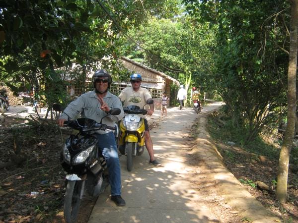 Saigon motorbike tour to Cu Chi Tunnel