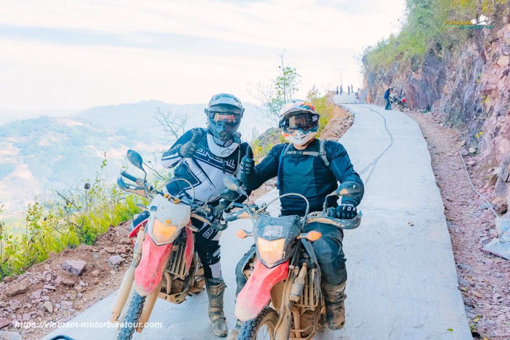 MOTORCYCLE TOUR FROM DONG VAN TO BAO LAC VIA MA PI LENG PASS