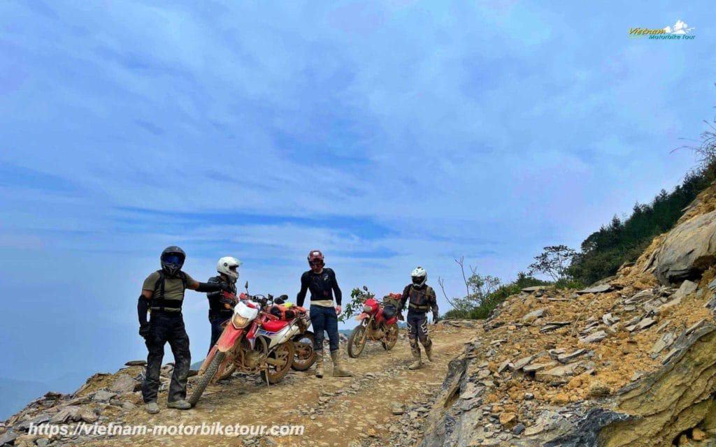 Tuan Giao motorbike tour towards  Sin Ho