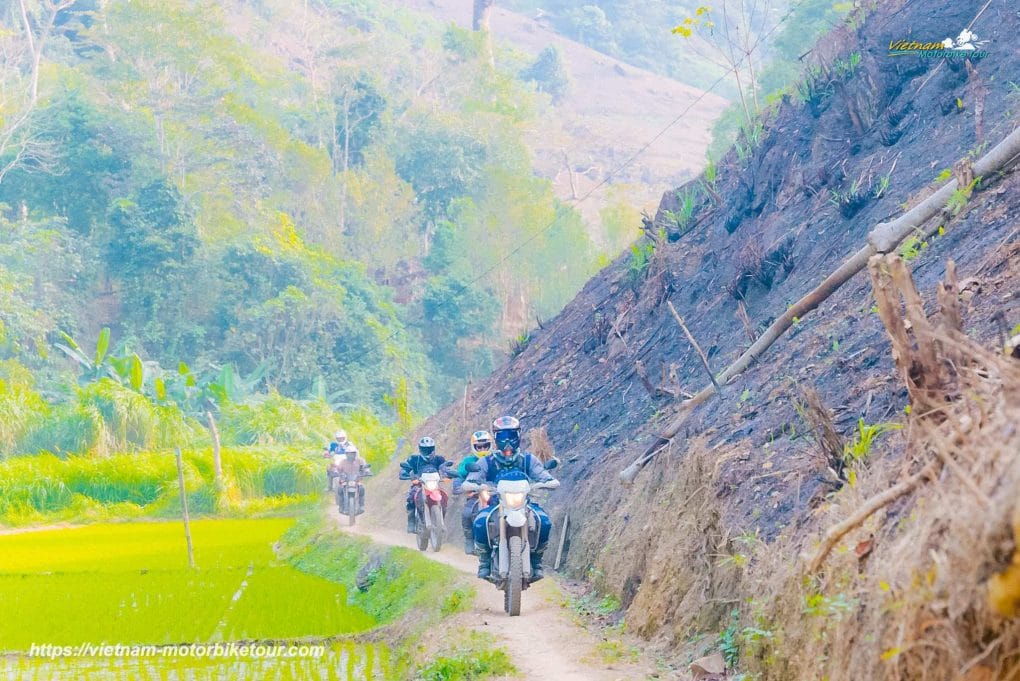 MOTORCYCLE TOUR TO BA BE NATIONAL PARK 3 1024x684 - Elegant Vietnam motorbike tour to Thac Ba and Ba Be - 3 Days
