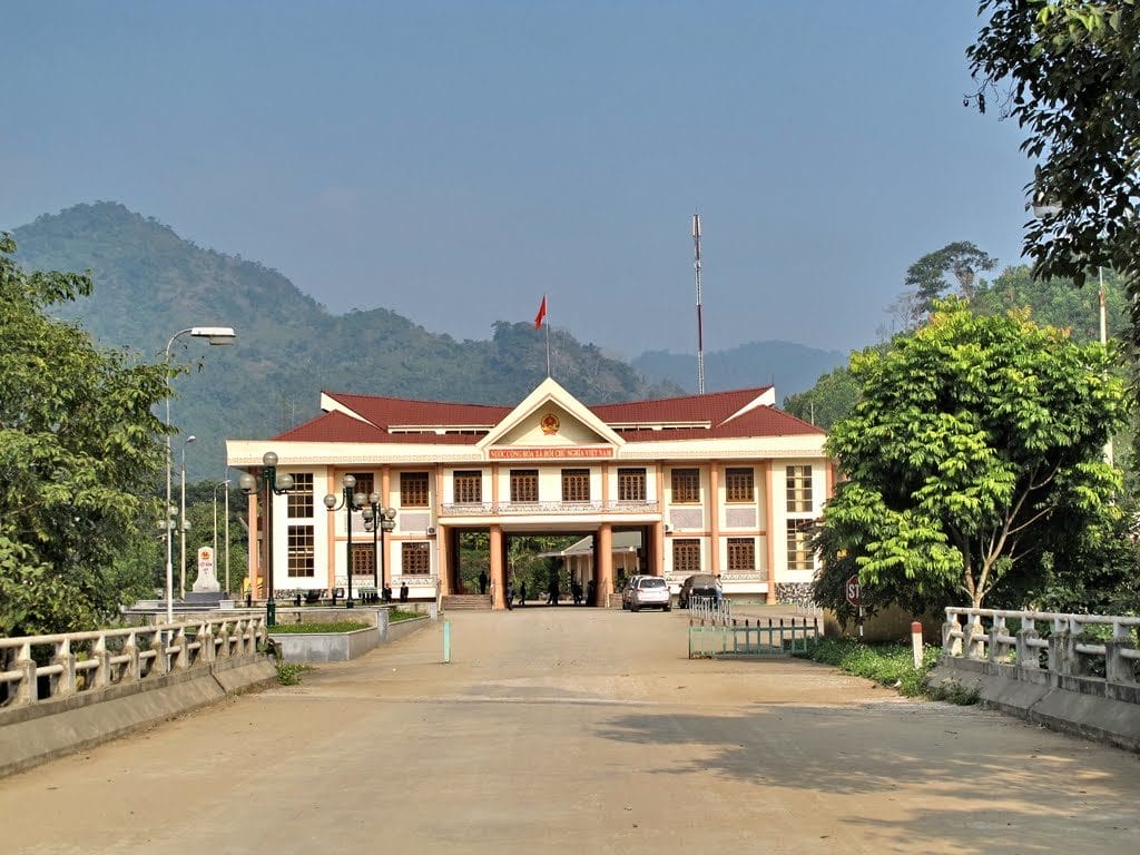 Na Meo Border Gate 1024x768 - UNLIMITED INDOCHINA MOTORCYCLE TOUR FROM VIETNAM TO LAOS AND CAMBODIA - 21 DAYS