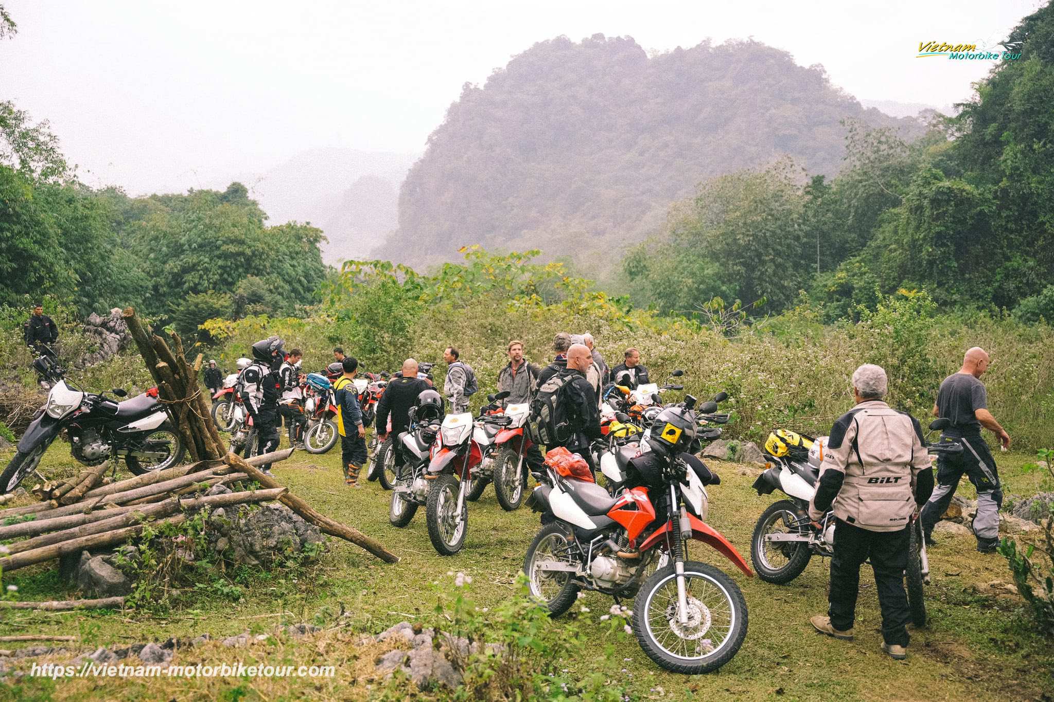 HANOI MOTORCYCLE TOURS TO MAI CHAU