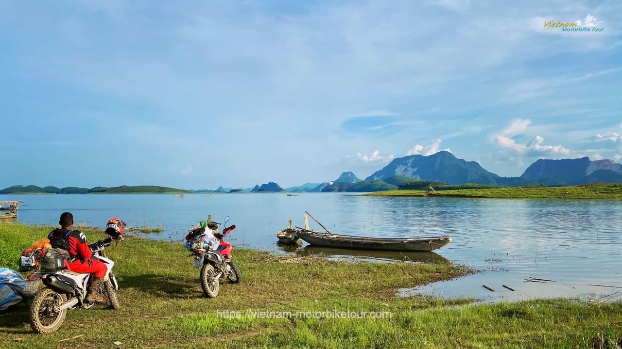 Hanoi motorbike tours to Vu Linh - Thac Ba Lake