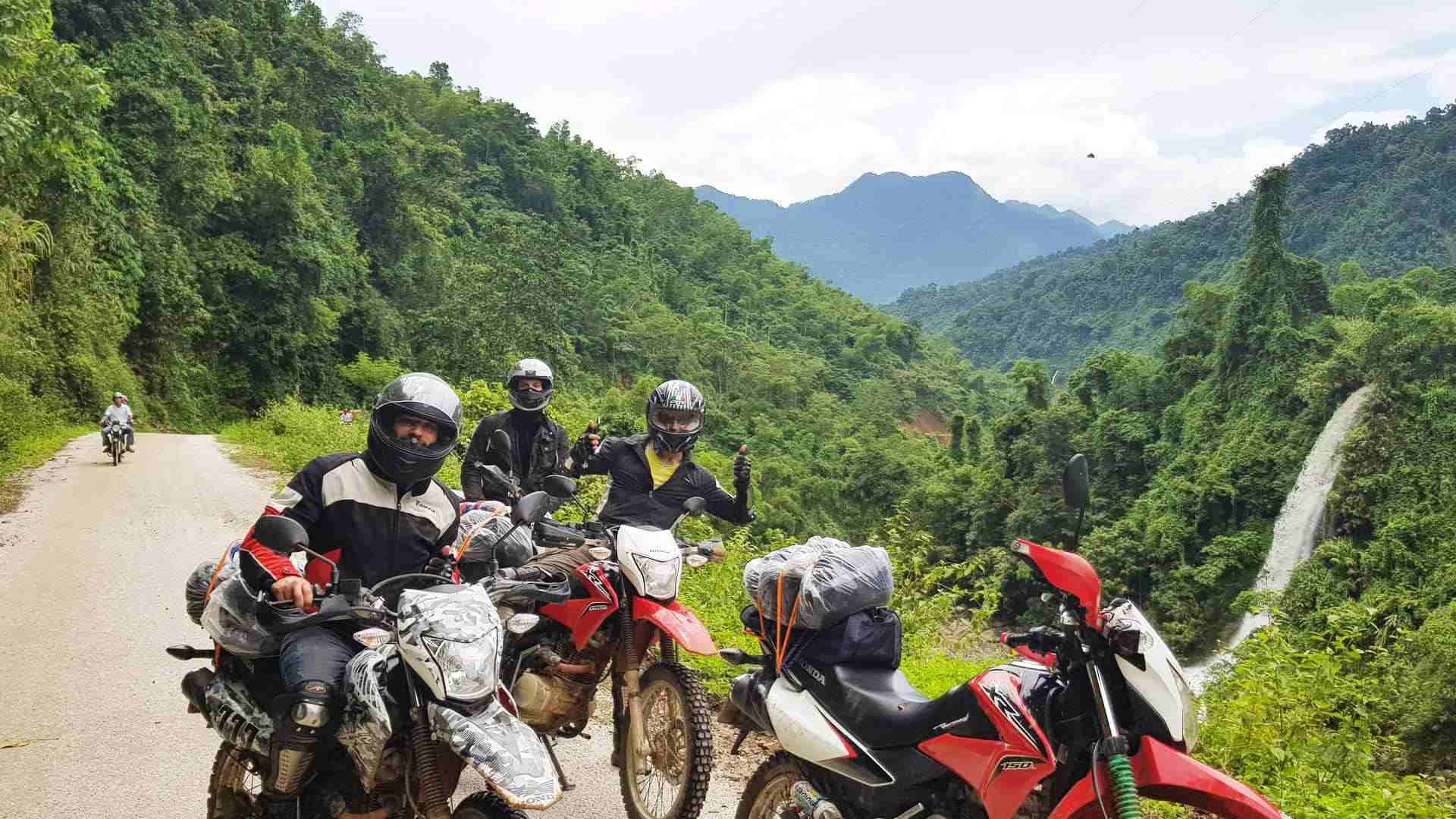 PHU YEN MOTORCYCLE TOUR TO MU CANG CHAI