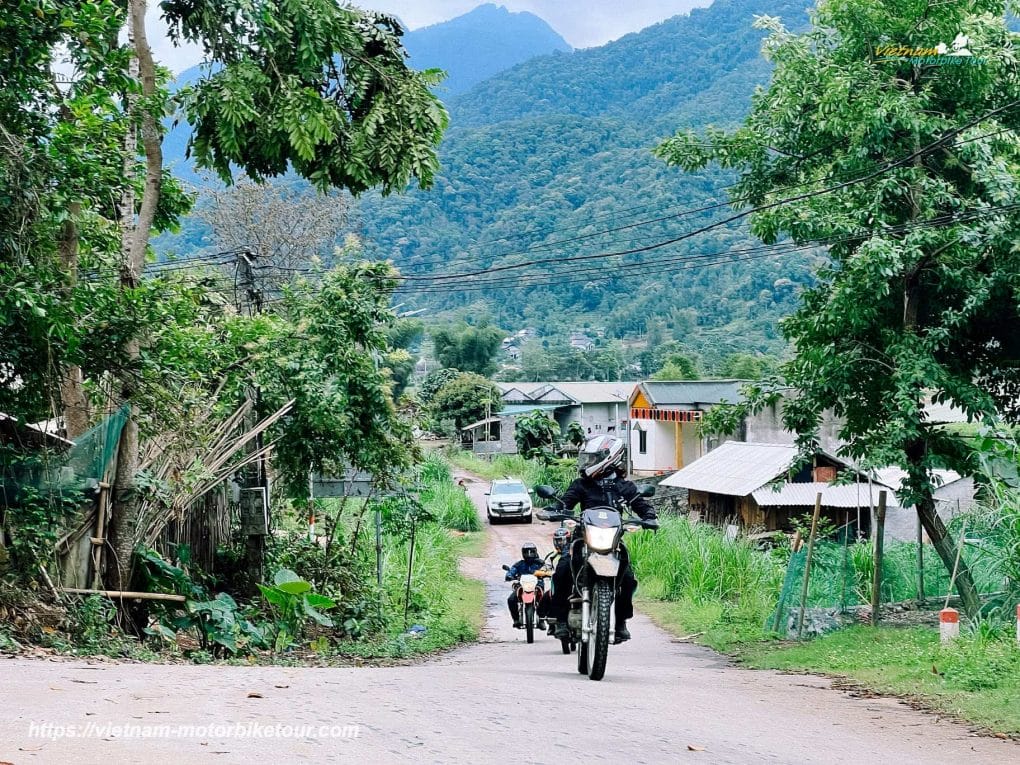 4-Day Vietnam Offroad Motorbike tour to Ta Xua, Ngoc Chien, Moc Chau VIETNAM MOTORCYCLE TOURS TO NGOC CHIEN MUONG LA 6 - 4-Day Vietnam Offroad Motorbike tour to Ta Xua, Ngoc Chien, Moc Chau