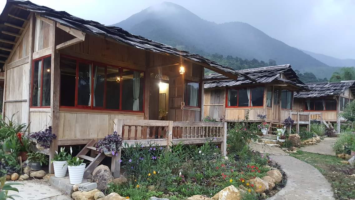 ngoc chien son la 2 - Vietnam Motorcycle Tours to Ngoc Chien, Son La : Hidden Hot Springs and Highland Adventures