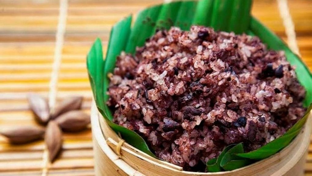 Sticky Rice with Black Bean Xoi do den 1024x577 - Top 7 Dishes You Must Try in Ngoc Chien, Muong La