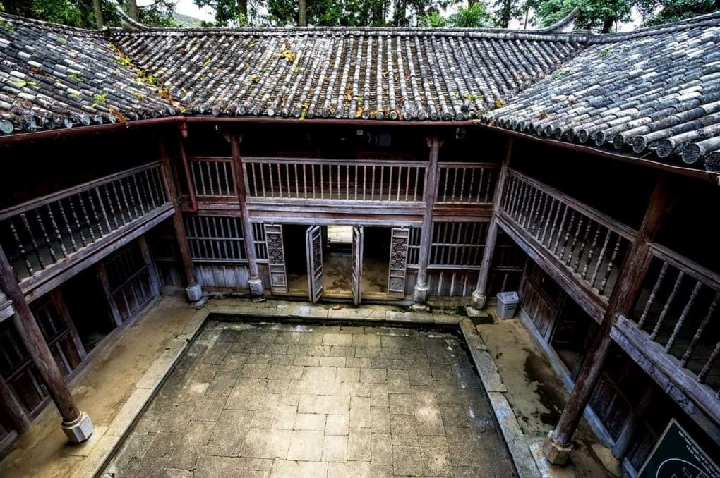 The king meo mansion - What To See While Riding Motorbike Loop Tours in Ha Giang