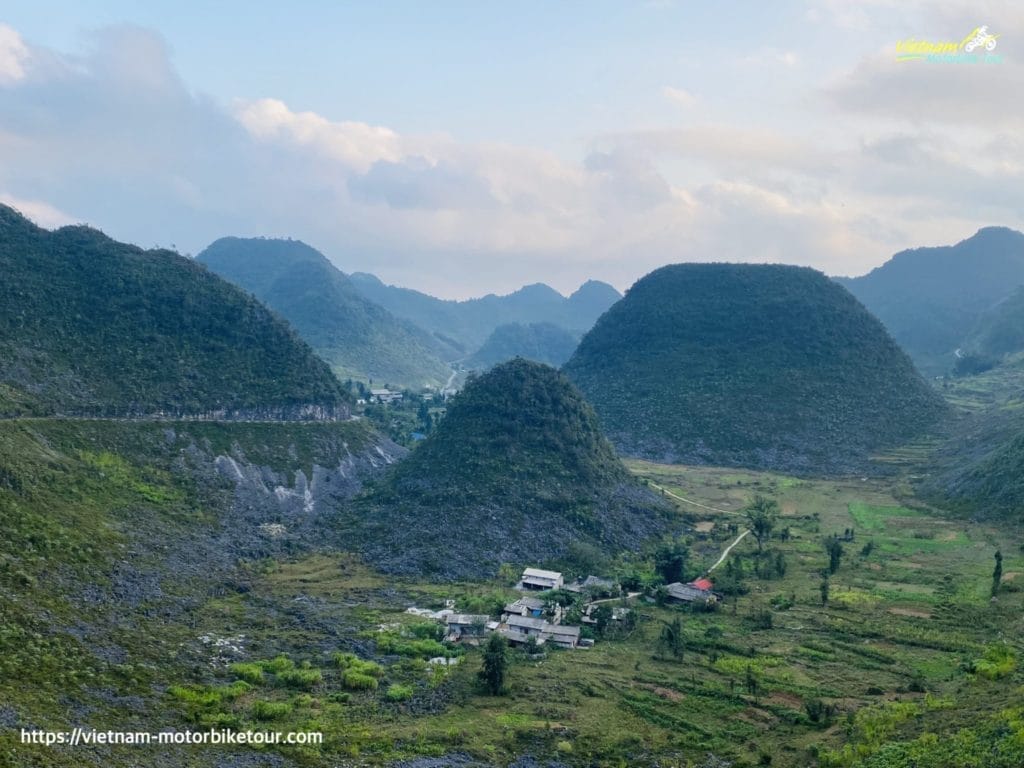 Staggering Northern Vietnam Motorbike Tour from East to West 