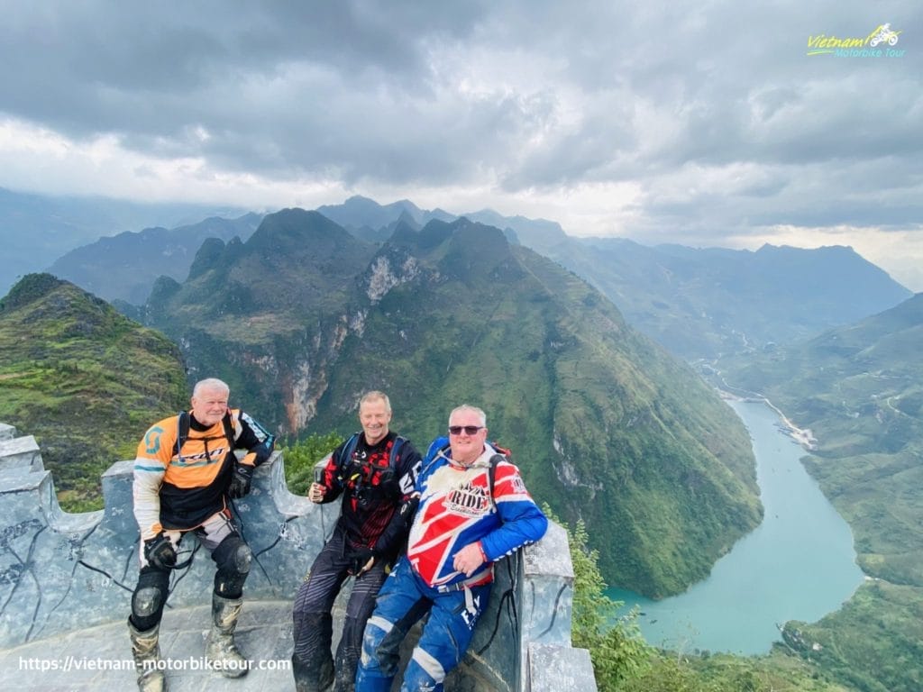 ha giang loop motorbike tour 9 1024x768 - Sweeping North Vietnam Motorcycle Tour from West to East