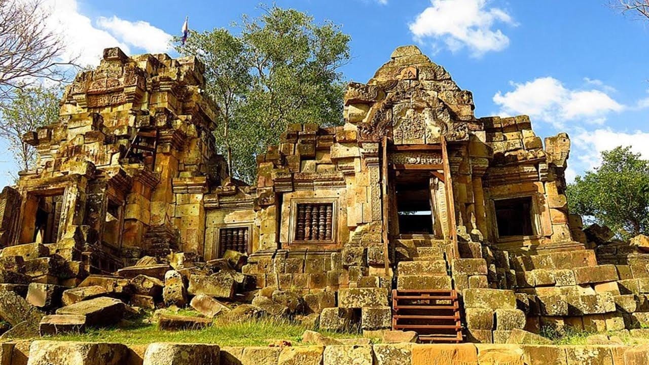 Wat Ek Phnom Temple - Cambodia Motorcycle Adventure: from Phnom Penh to Siem Reap via Cardamom Mountains, Preah Vihear